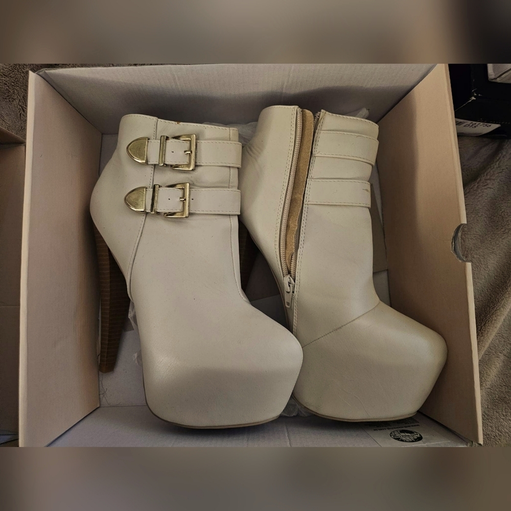 Stiletto Shoes and Boots in 8-1/2